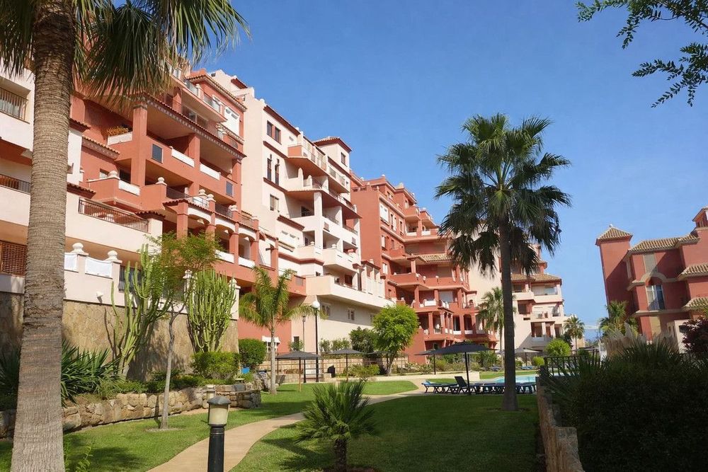 Apartment in La Duquesa in La Duquesa, Manilva, Costa del Sol - Main property photo