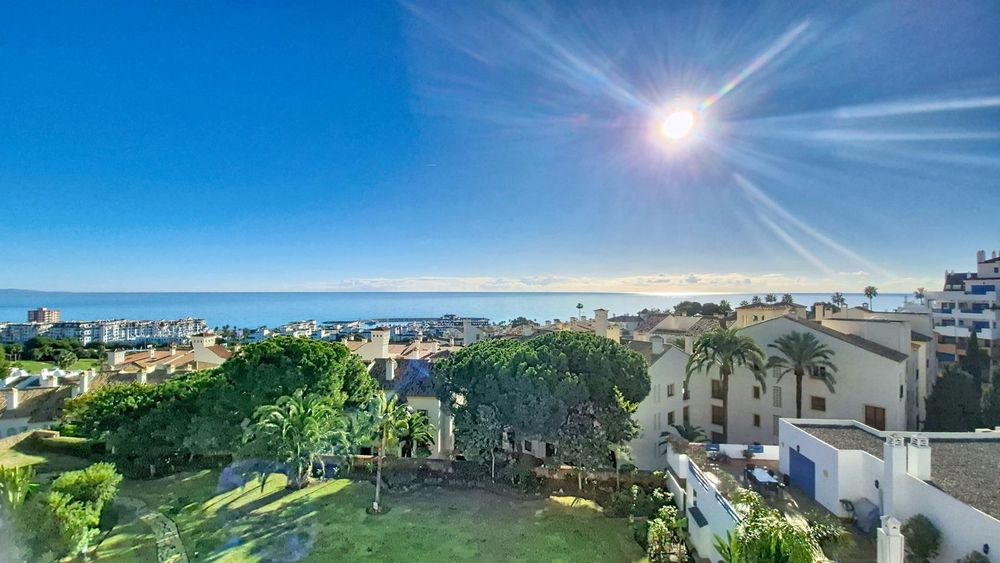 Penthouse | Resale in La Duquesa in La Duquesa, Costa del Sol - Main property photo