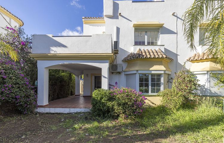 House | Resale in Elviria - Development photo 1