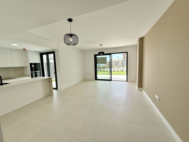 Apartment | Resale in Fuengirola in Fuengirola Others, Costa del Sol - Photo 3