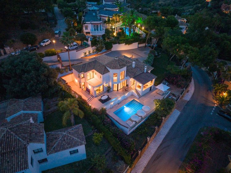 House | Resale in Hacienda Las Chapas in Hacienda Las Chapas, Costa del Sol - Photo 3
