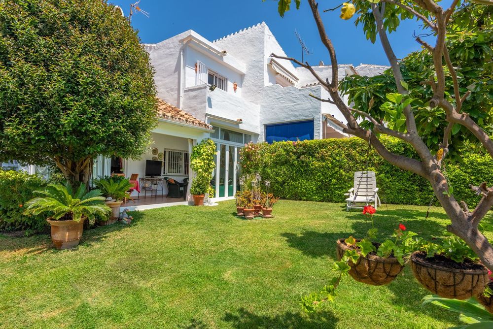 House | Resale in Nueva Andalucía in Nueva Andalucía Others, Costa del Sol - Main property photo