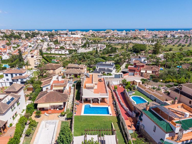House | Resale in Sierrezuela in Sierrezuela, Costa del Sol - Photo 2