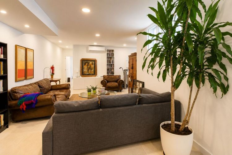 House | Resale in Estepona in Estepona, Costa del Sol - Photo 4