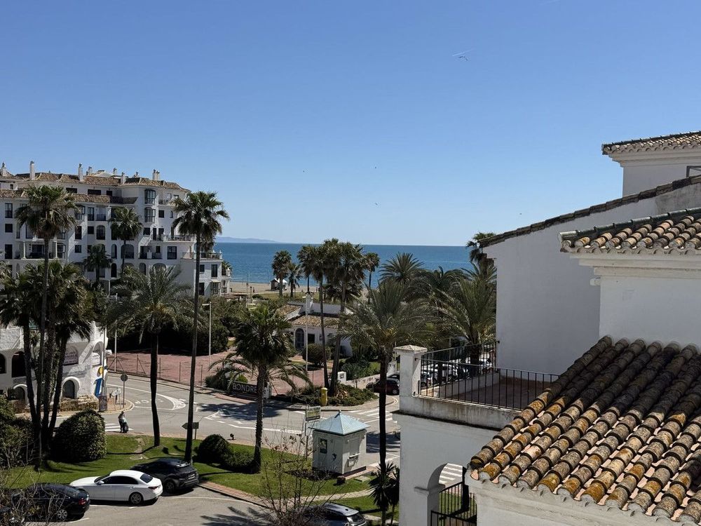 Apartment | Resale in La Duquesa in La Duquesa, Costa del Sol - Main property photo