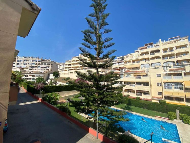 Apartment | Resale in Benalmadena in Benalmadena Others, Costa del Sol - Photo 2