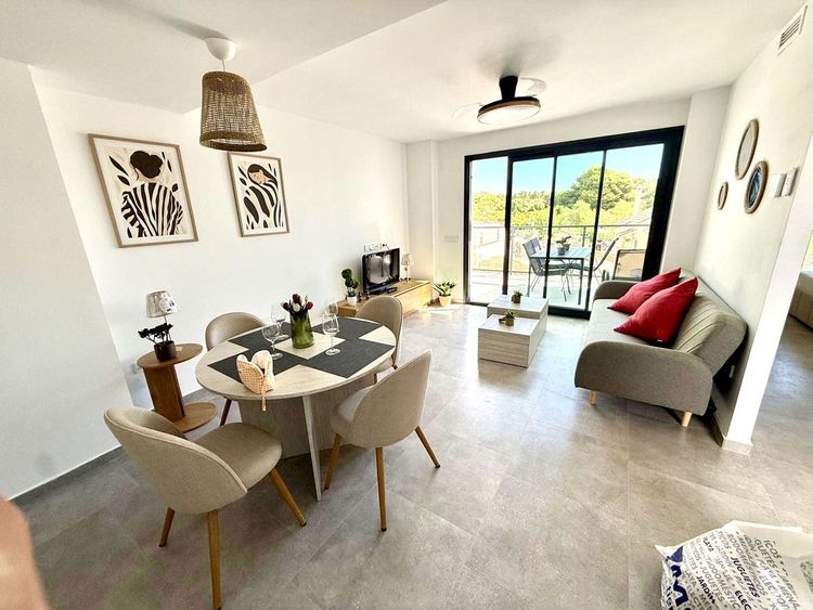 Apartment | Resale in Fuengirola in Fuengirola Others, Costa del Sol - Photo 2