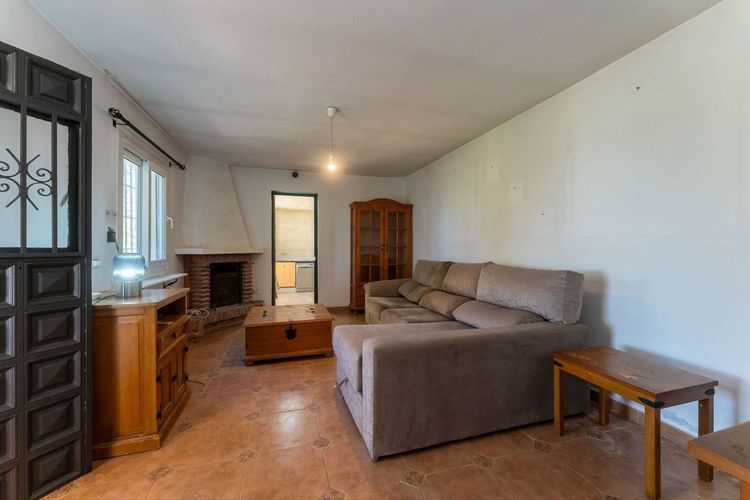 House | Resale in Ojén in Ojén, Costa del Sol - Photo 5