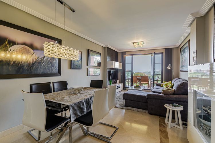 Apartment | Resale in Los Arqueros in Los Arqueros, Costa del Sol - Photo 4