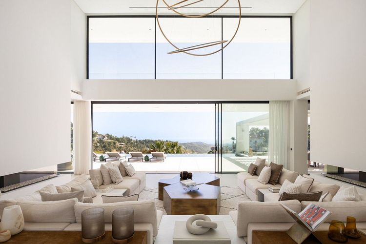 House | Resale in El Madroñal in El Madroñal, Costa del Sol - Photo 4