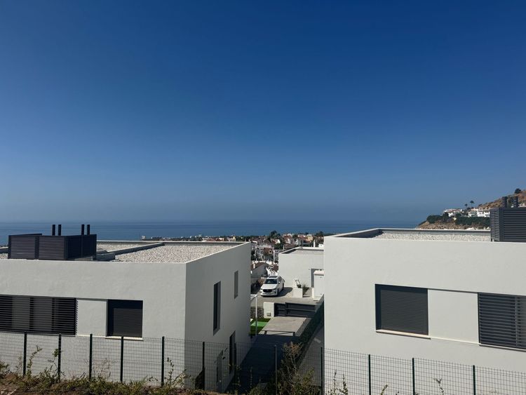 listing card gallery