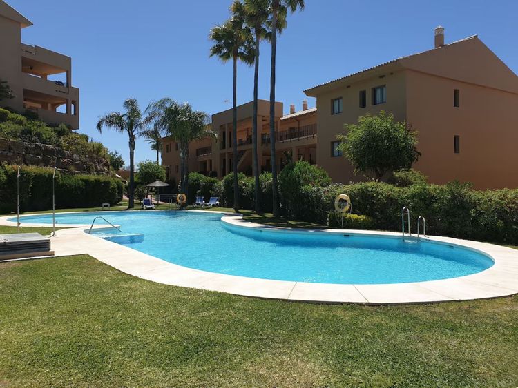 Apartment | Resale in Estepona in Estepona, Costa del Sol - Photo 3