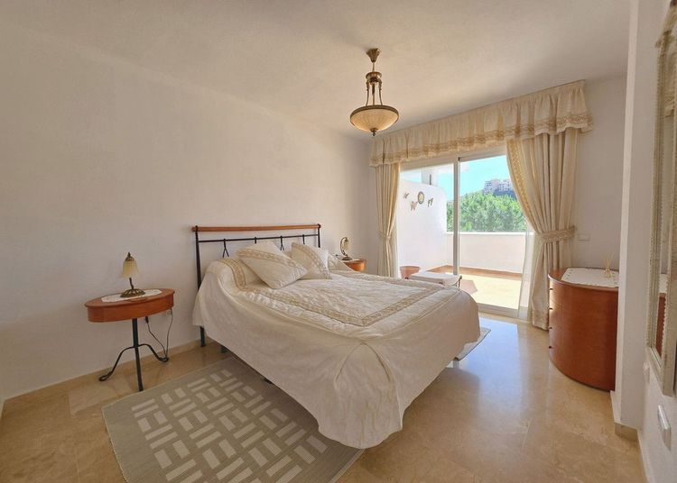 Apartment | Resale in Calahonda in Calahonda, Costa del Sol - Photo 5