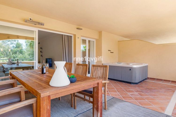 Apartment | Resale in Elviria in Elviria, Costa del Sol - Photo 2