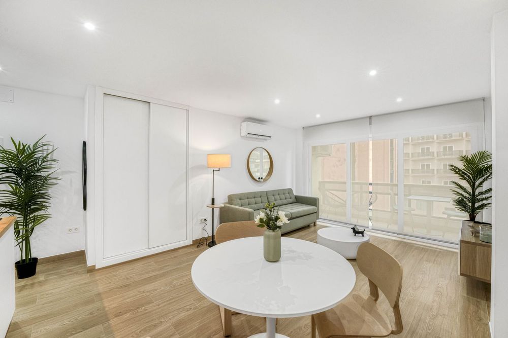 Apartment | Resale in La Carihuela in La Carihuela, Costa del Sol - Main property photo