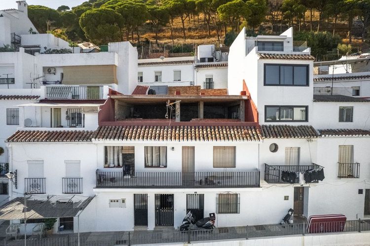 House | Resale in Mijas in Mijas Others, Costa del Sol - Photo 2