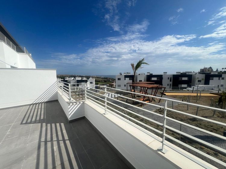 Apartment | Resale in Estepona in Estepona, Costa del Sol - Photo 2