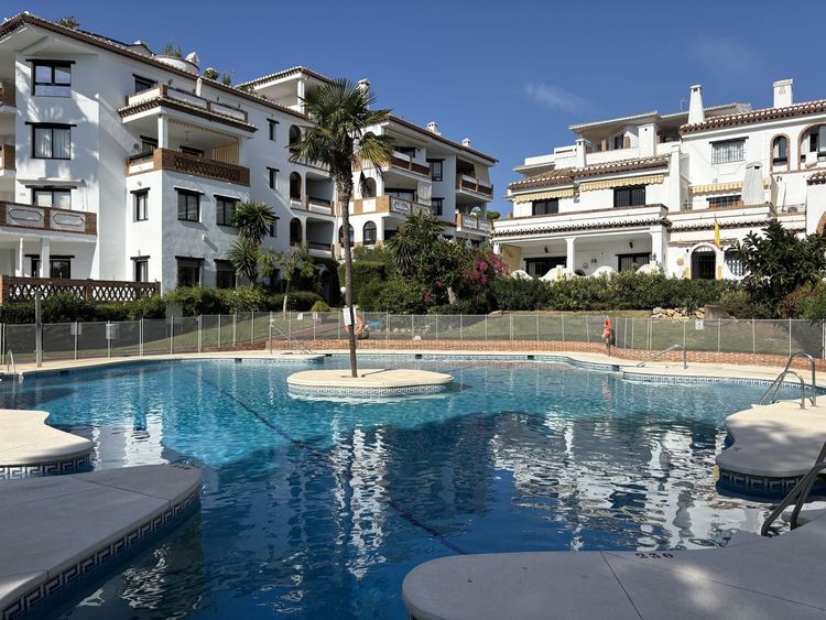 Apartment | Resale in Calahonda - Development photo 1