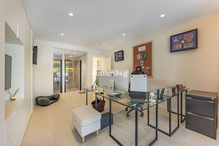 Apartment | Resale in The Golden Mile in The Golden Mile, Costa del Sol - Photo 5