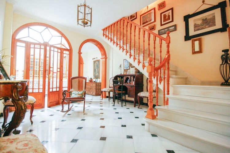 listing card gallery