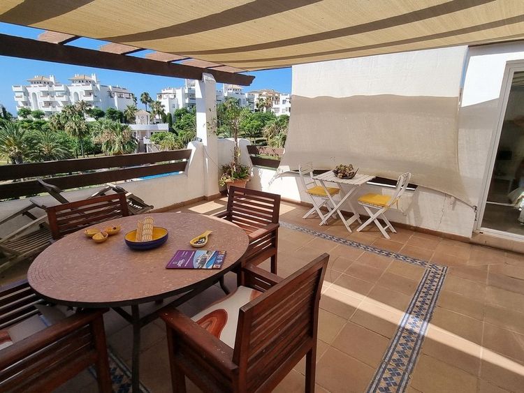 Apartment | Resale in Selwo in Selwo, Costa del Sol - Photo 2