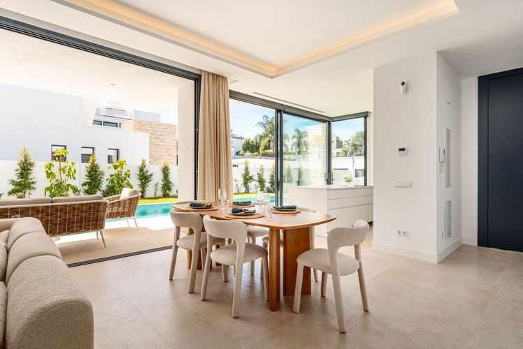 House | Resale in Atalaya in Atalaya, Costa del Sol - Photo 5