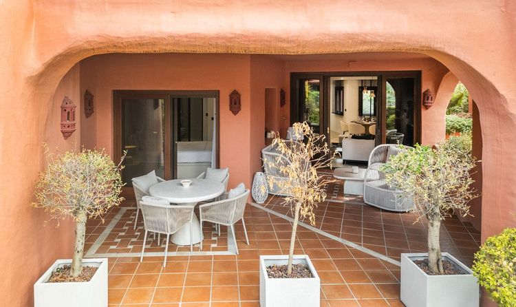 Apartment | Resale in Estepona in Estepona, Costa del Sol - Photo 3