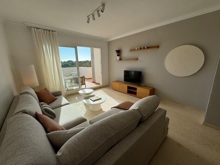 Apartment | Resale in Elviria in Elviria, Costa del Sol - Photo 4