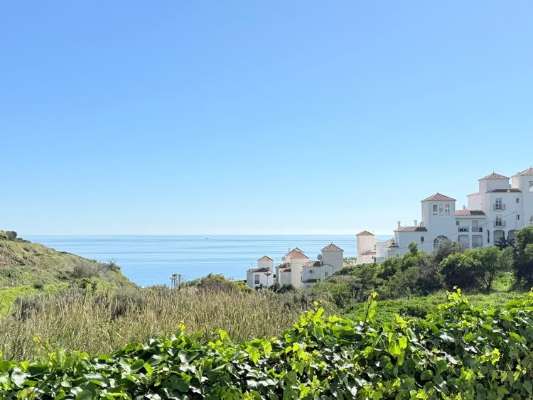 House | Resale in Torrox Costa in Torrox Costa, Costa del Sol - Photo 5