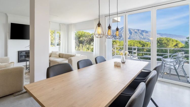 Apartment | Resale in Nueva Andalucía in Nueva Andalucía Others, Costa del Sol - Photo 3