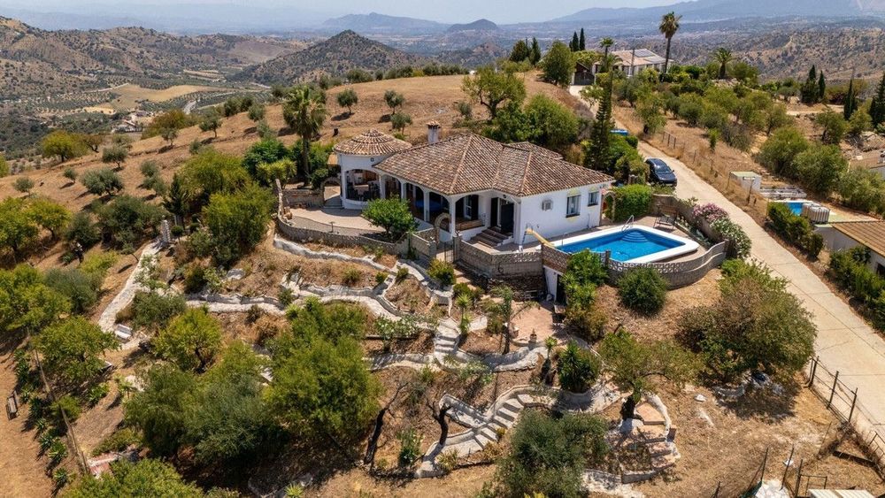 House | Resale in Guaro in Guaro, Costa del Sol - Main property photo