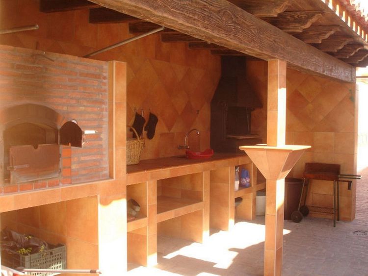 House | Resale in Estepona in Estepona, Costa del Sol - Photo 4