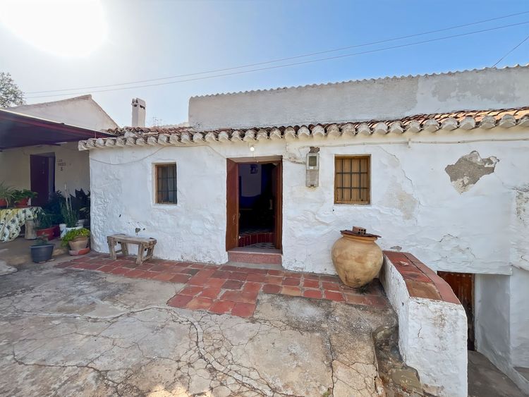 House | Resale in Comares in Comares, Costa del Sol - Photo 2