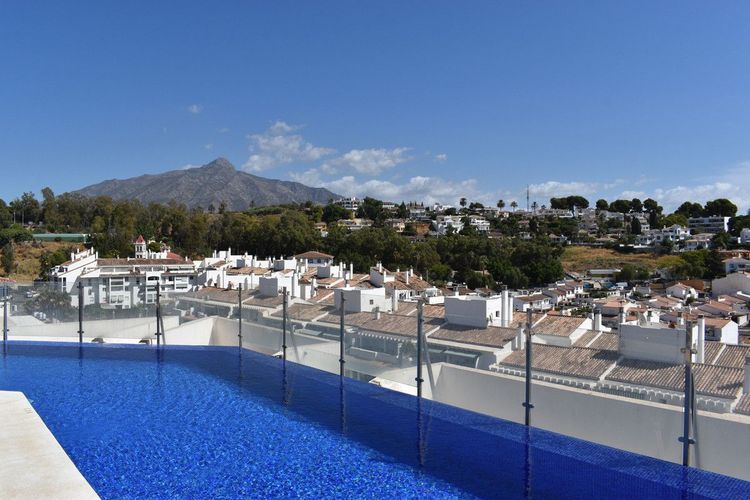 Apartment | Resale in Nueva Andalucía in Nueva Andalucía Others, Costa del Sol - Photo 2
