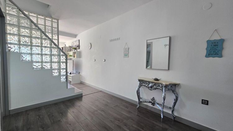 Penthouse | Resale in La Carihuela in La Carihuela, Costa del Sol - Photo 2