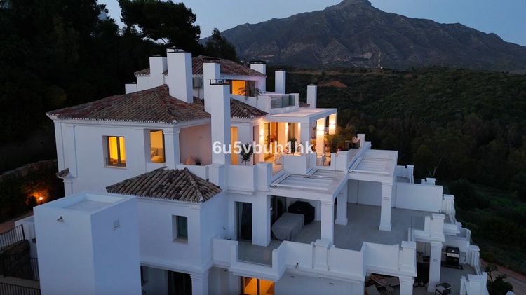 Penthouse | Resale in Nueva Andalucía in Nueva Andalucía Others, Costa del Sol - Photo 4