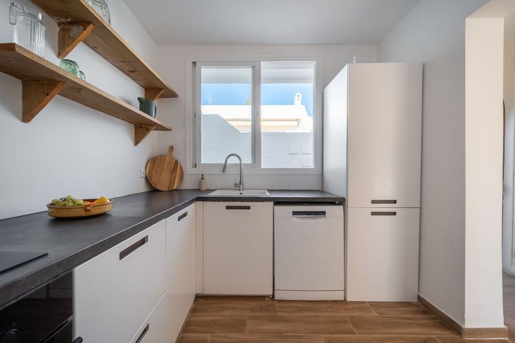 House | Resale in Cabopino in Cabopino, Costa del Sol - Photo 5