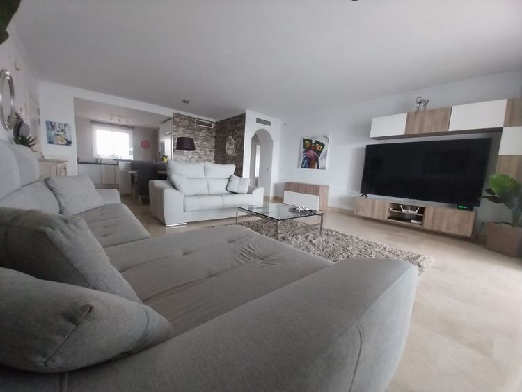 Apartment | Resale in Calahonda in Calahonda, Costa del Sol - Photo 4