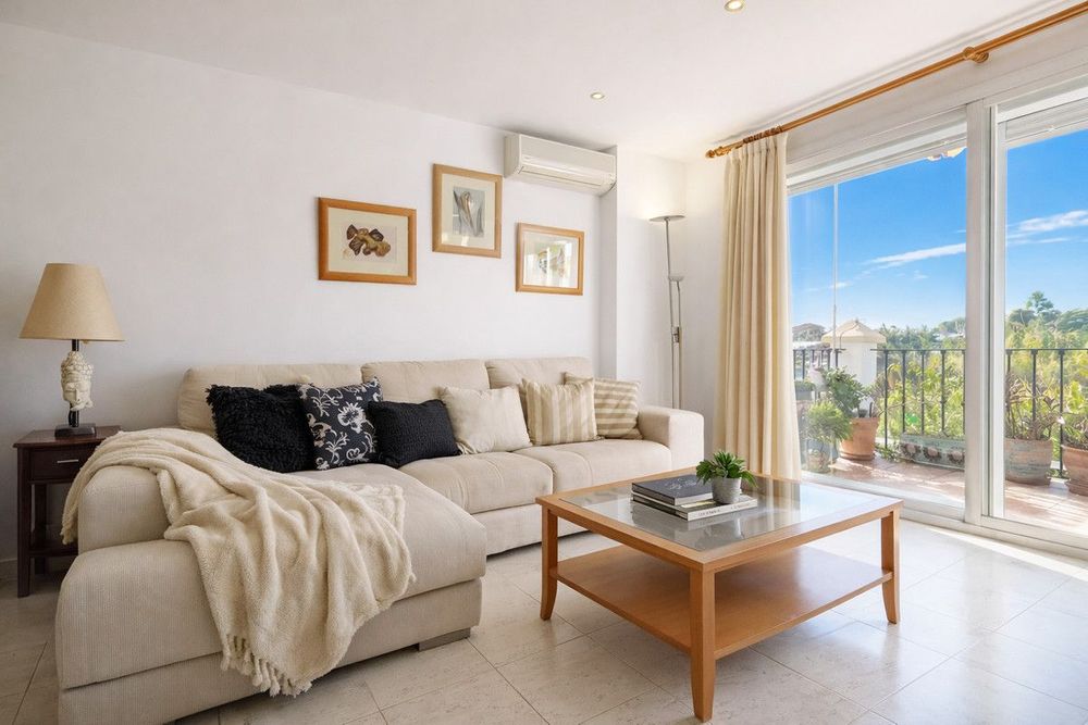 Apartment | Resale in Estepona in Estepona, Costa del Sol - Main property photo