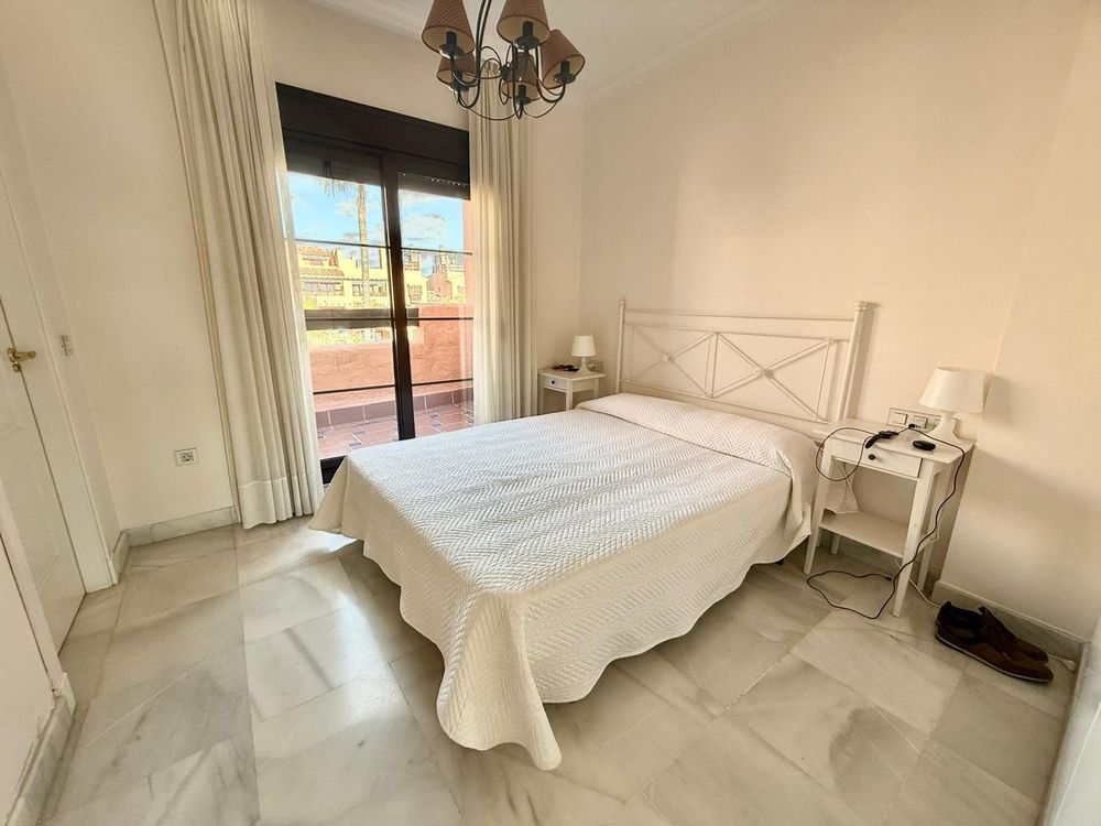 Penthouse | Resale in Estepona in Estepona, Costa del Sol - Main property photo