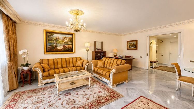 Apartment | Resale in Marbella in Marbella Others, Costa del Sol - Photo 2