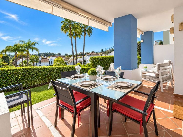 Apartment | Resale in Los Arqueros in Los Arqueros, Los Arqueros-Puerto del Almendro, Costa del Sol - Photo 2