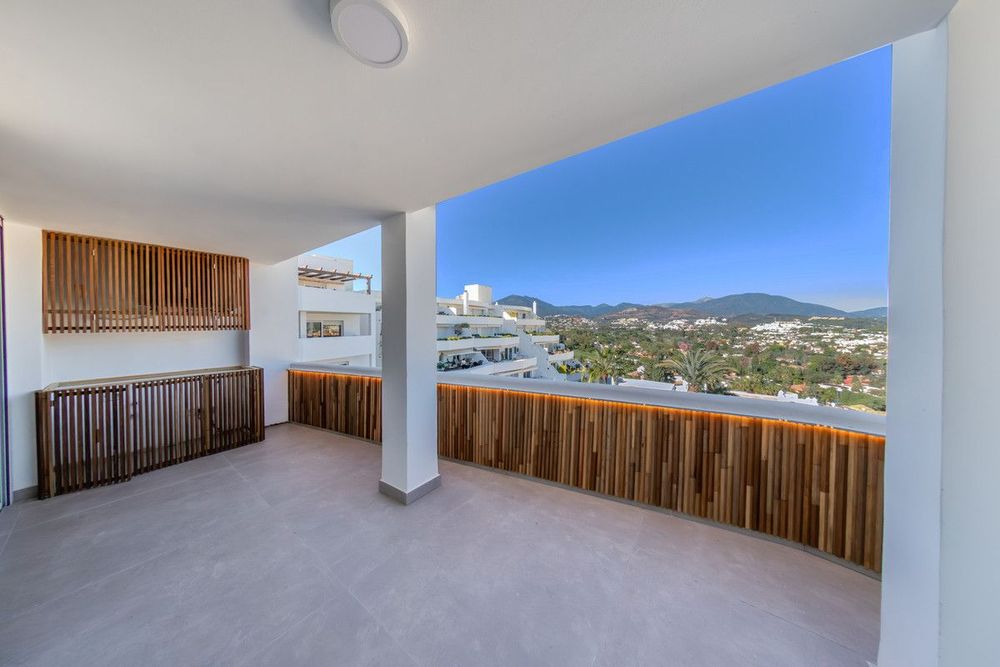 Penthouse | Resale in Nueva Andalucía in Nueva Andalucía Others, Costa del Sol - Main property photo