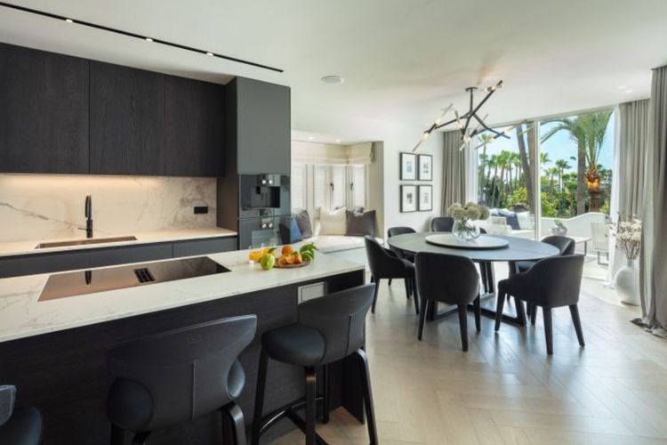 Apartment | Resale in Marbella in Marbella, Costa del Sol - Photo 3