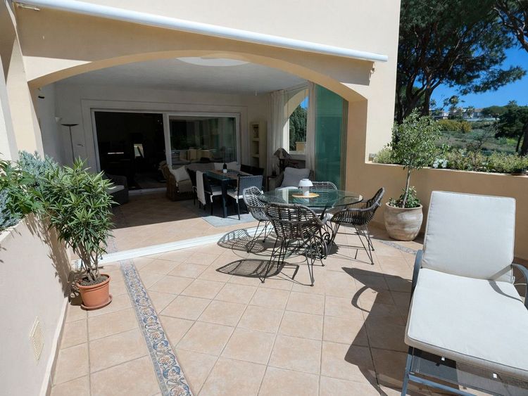 Apartment | Resale in Elviria in Elviria, Costa del Sol - Photo 2