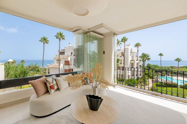 Apartment | Resale in Estepona in Estepona, Costa del Sol - Photo 5