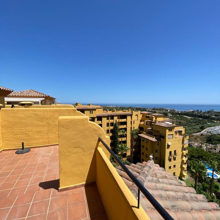 Apartment | Resale in Estepona in Estepona, Costa del Sol - Photo 4