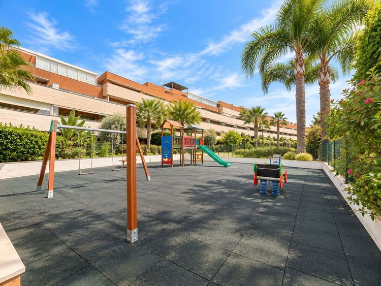 Apartment | Resale in Torremolinos in Torremolinos Others, Costa del Sol - Photo 5