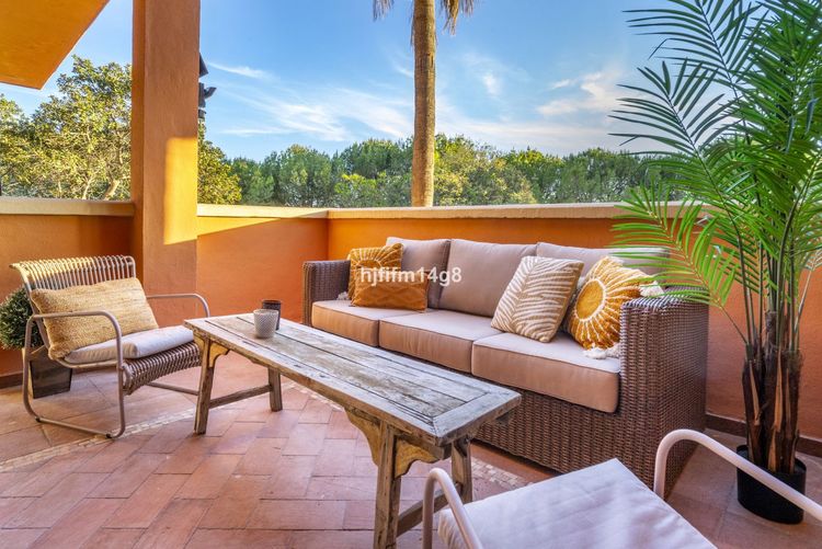 Apartment | Resale in Nueva Andalucía in Nueva Andalucía, Costa del Sol - Photo 3