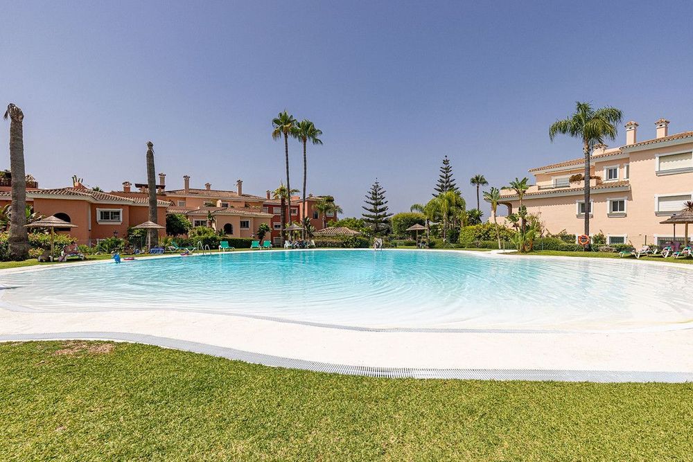 Apartment | Resale in Estepona in Estepona, Costa del Sol - Main property photo